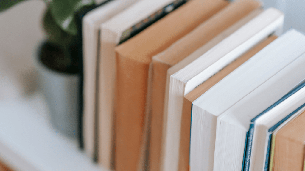 Como organizar muitos livros em pouco espaço?