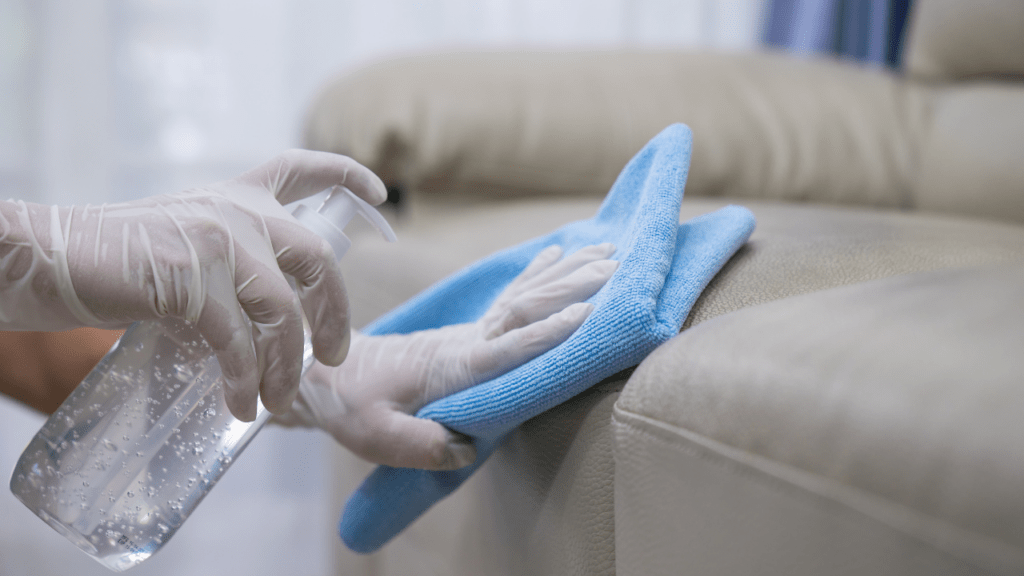 Dicas para Remover Manchas de Óleo do Sofá de Tecido